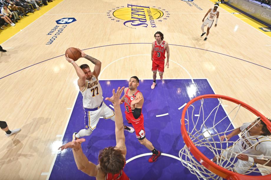 NBA-湖人主场115-146惨败公牛 遭遇两连败