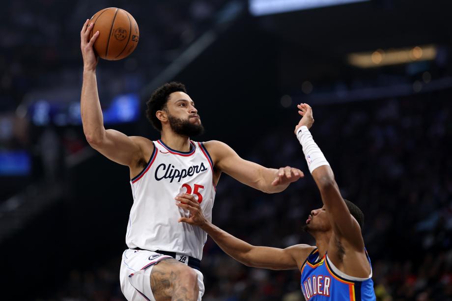 亚历山大26分 雷霆客场2分险胜快船完成赛季四杀