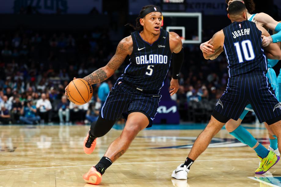 NBA常规赛：魔术111-104黄蜂 班凯罗32分