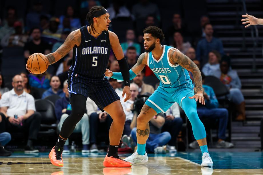 NBA常规赛：魔术111-104黄蜂 班凯罗32分