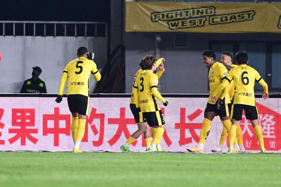 李新翔2传1射阿齐兹双响 海港3-3战平西海岸