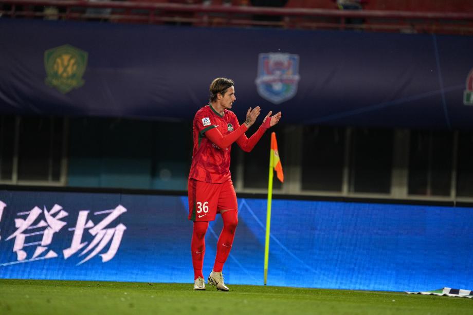 米内罗一射两传吴曦进球 申花客场击败河南