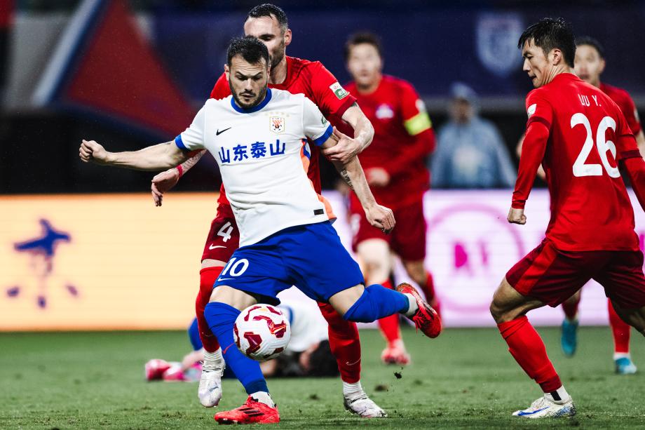 泽卡梅开二度 山东泰山客场险胜梅州客家