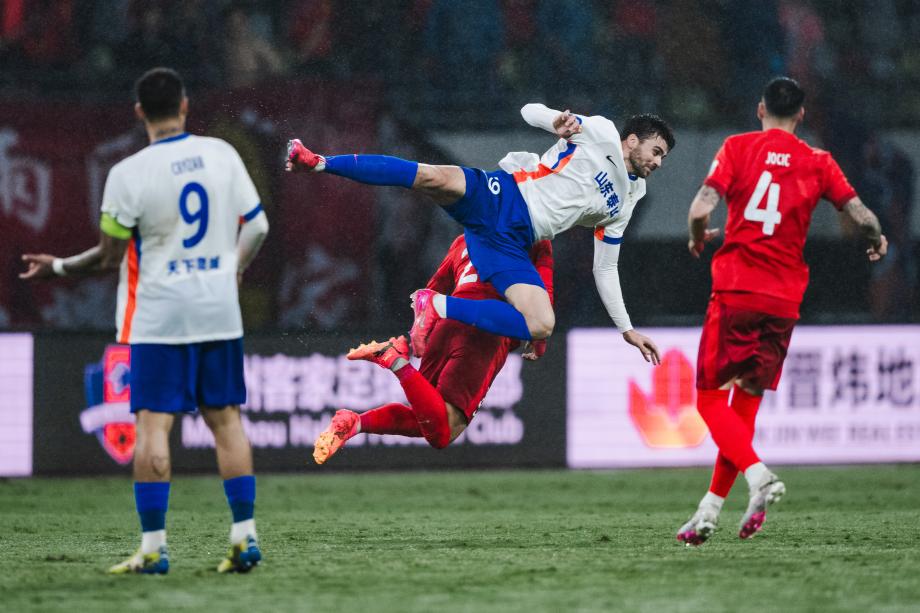 泽卡梅开二度 山东泰山客场险胜梅州客家