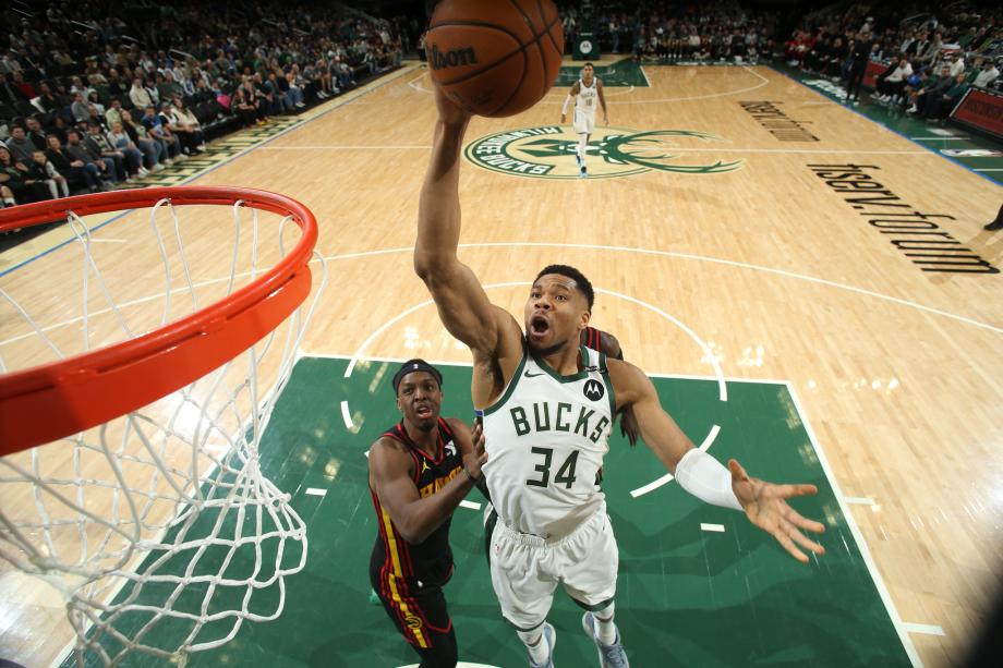 字母哥空砍31+9里萨谢新高36分 雄鹿不敌老鹰