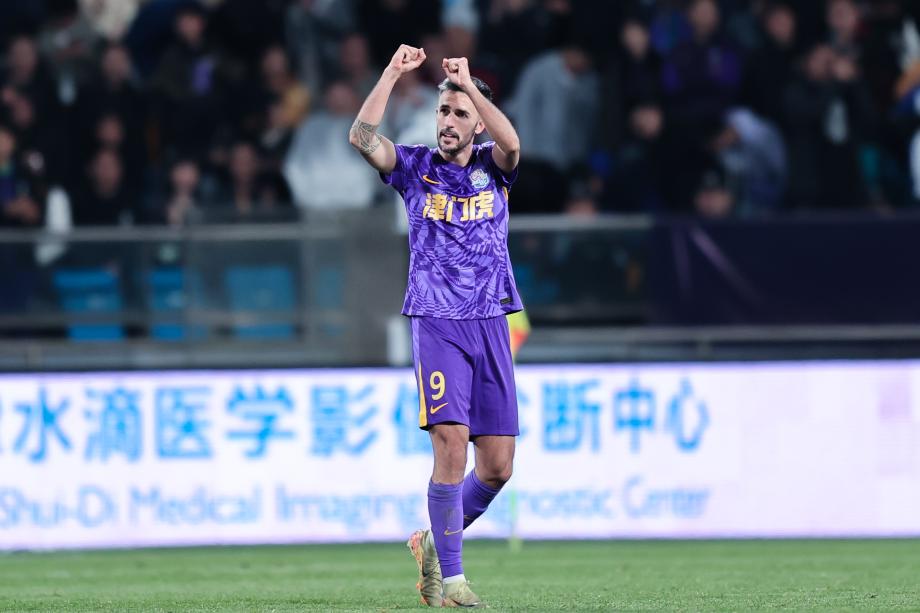 中超-基莱斯双响杨立瑜补时绝平 津门虎1-1国安