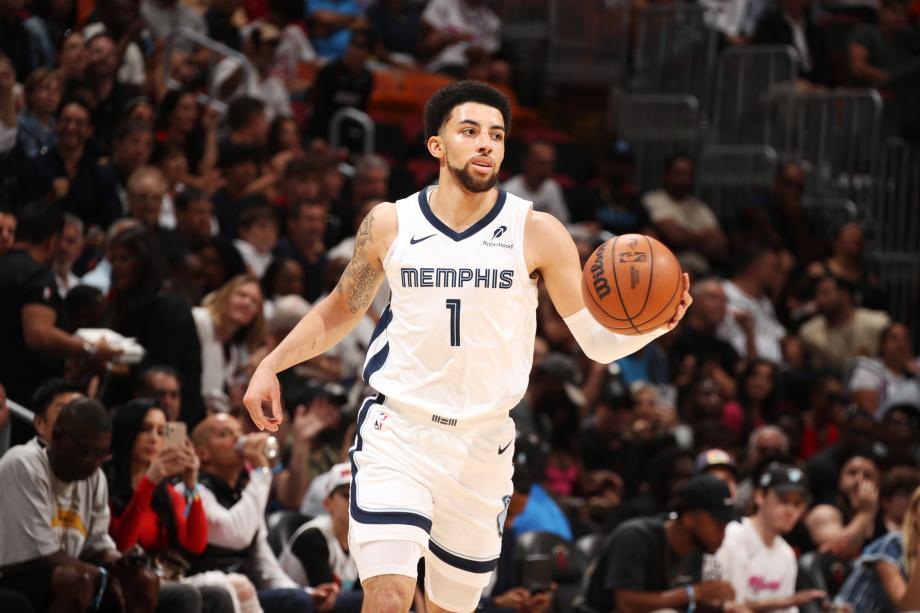 莫兰特压哨绝杀30+5希罗35+9 灰熊险胜热火