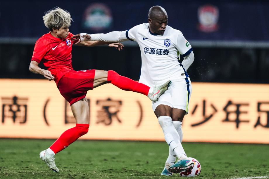 恩戈姆梅开二度 梅州客家主场击败武汉三镇