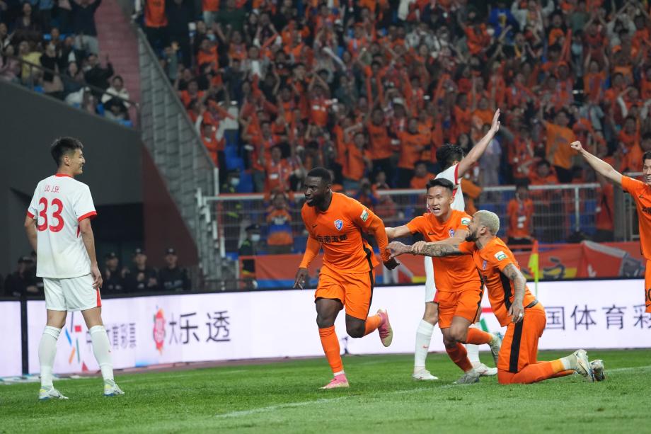 徐宏杰头球锁定胜局 云南玉昆战胜青岛海牛