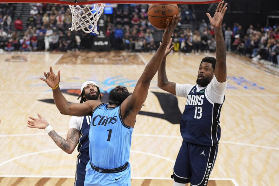 莱昂纳德哈登祖巴茨合砍83分 快船大胜独行侠