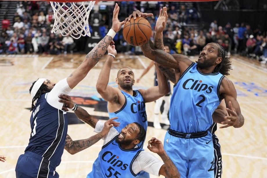 莱昂纳德哈登祖巴茨合砍83分 快船大胜独行侠