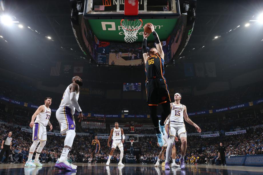 东契奇30+7詹姆斯19+7 湖人大胜联盟第一雷霆