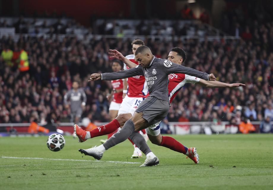 赖斯任意球双响梅里诺破门 阿森纳3-0皇马