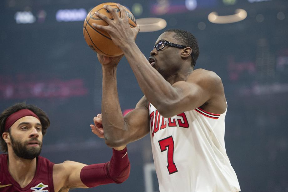 加兰28+5莫布利21分 骑士胜公牛锁定东部第一