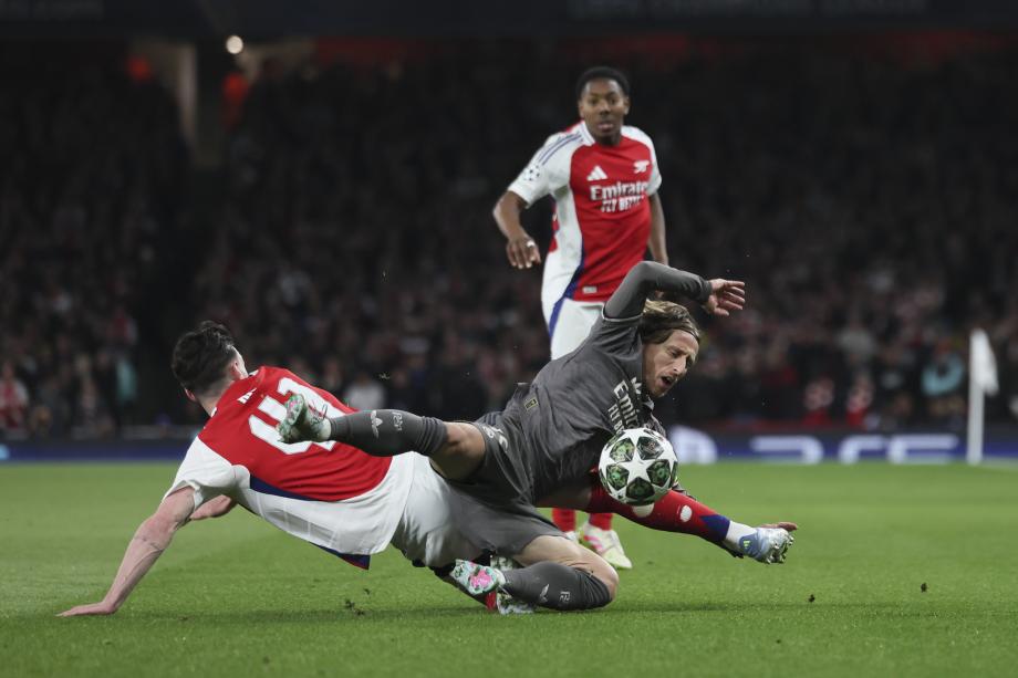 赖斯任意球双响梅里诺破门 阿森纳3-0皇马