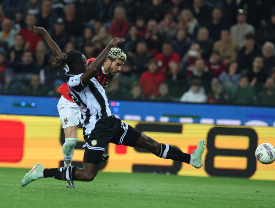 莱奥传射特奥破门 AC米兰4-0大胜乌迪内斯