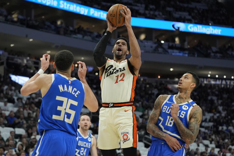 康诺顿43分11板 雄鹿加时击败活塞