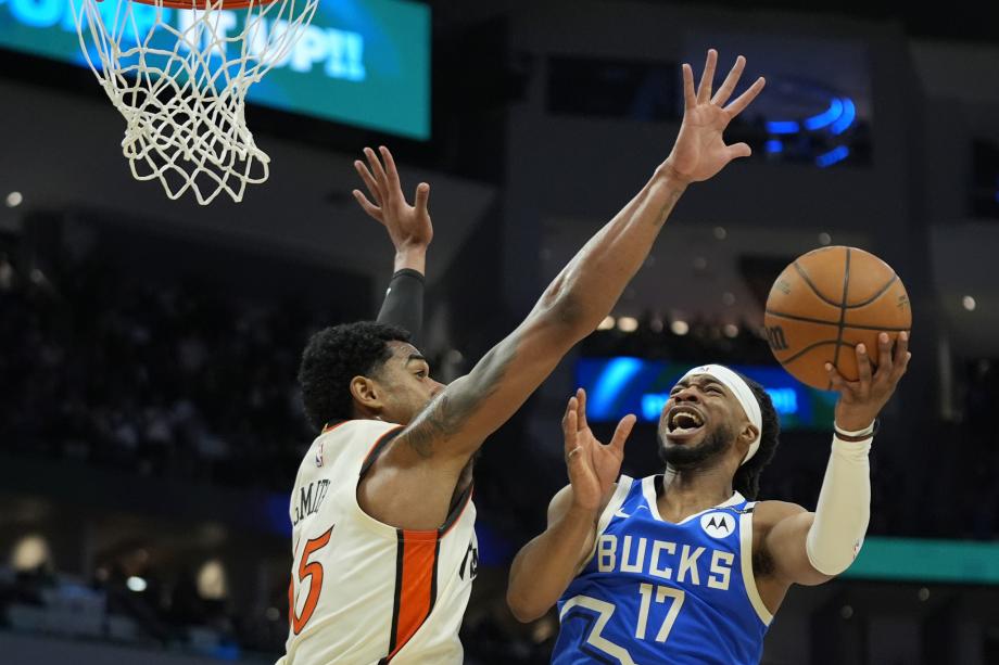 康诺顿43分11板 雄鹿加时击败活塞