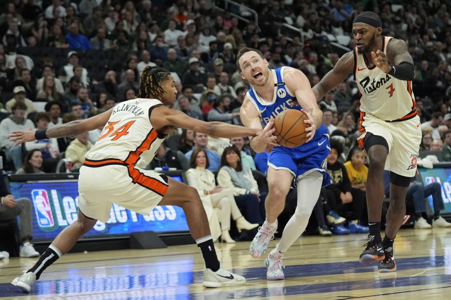 康诺顿43分11板 雄鹿加时击败活塞