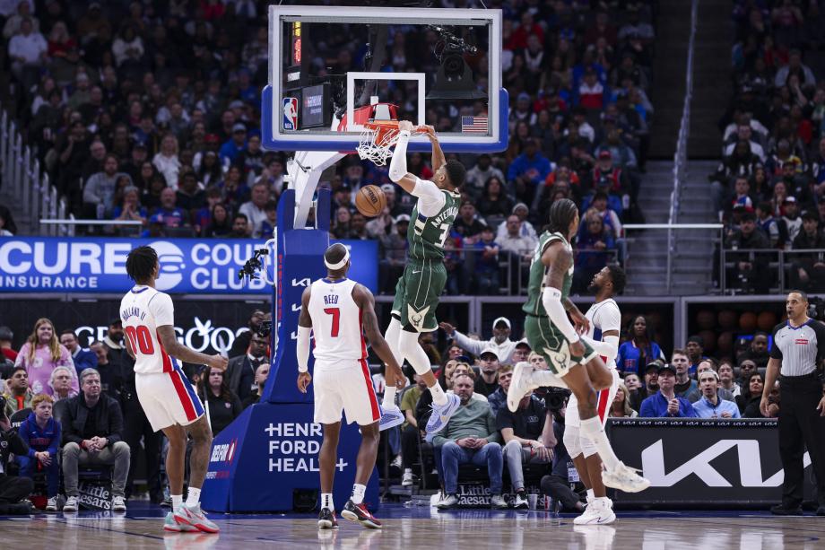 康诺顿43分11板 雄鹿加时击败活塞