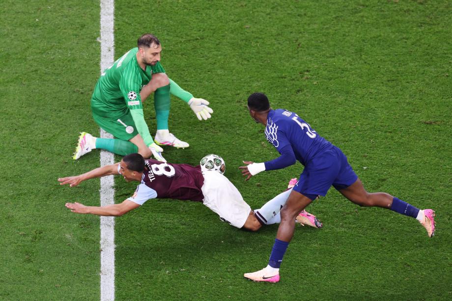 欧冠-多纳鲁马屡扑救 巴黎2-3总比分5-4维拉进4强