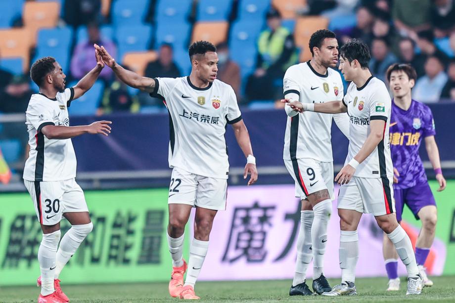 中超-莱昂纳多传射 上海海港4-1送津门虎赛季首败