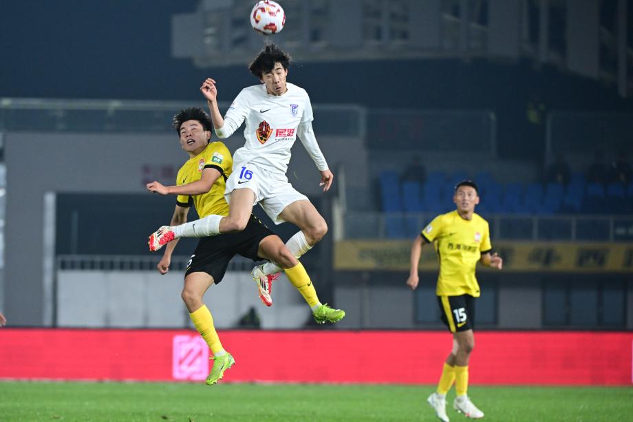 内尔松卢斯破门 青岛西海岸完胜大连英博