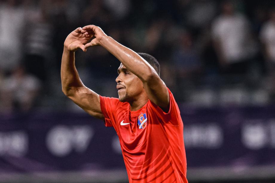 恩戈姆建功刘云进球 梅州客家胜深圳新鹏城