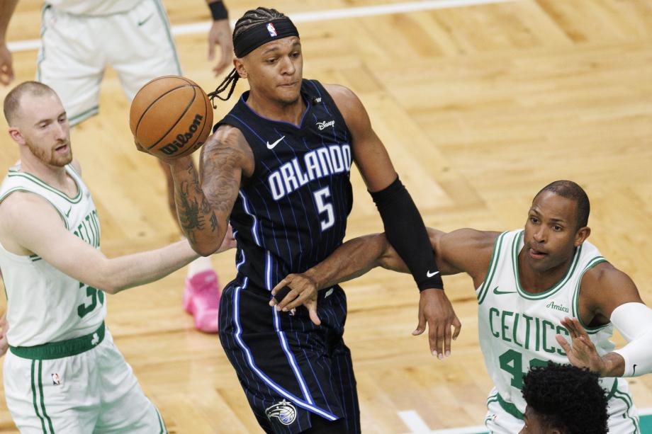 怀特30分班凯罗空砍36+11 绿军轻取魔术