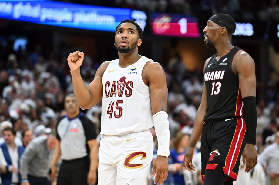 骑士121-112热火 米切尔30+6+6希罗33+6+5