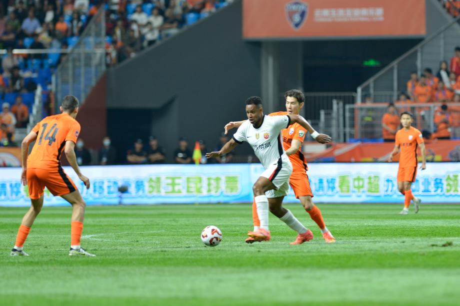 莱昂纳多双响武磊替补助攻 海港3-2战胜玉昆