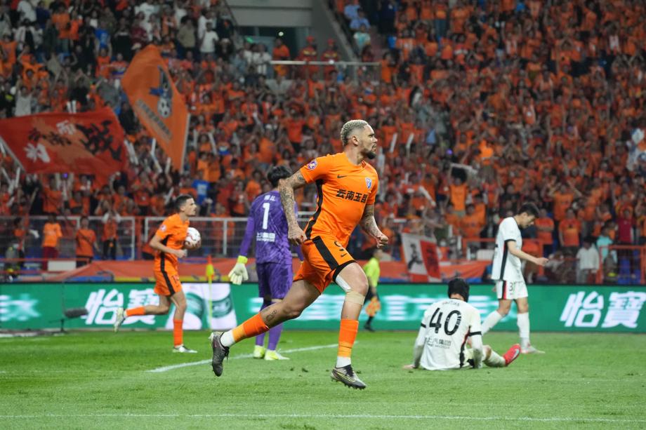 莱昂纳多双响武磊替补助攻 海港3-2战胜玉昆