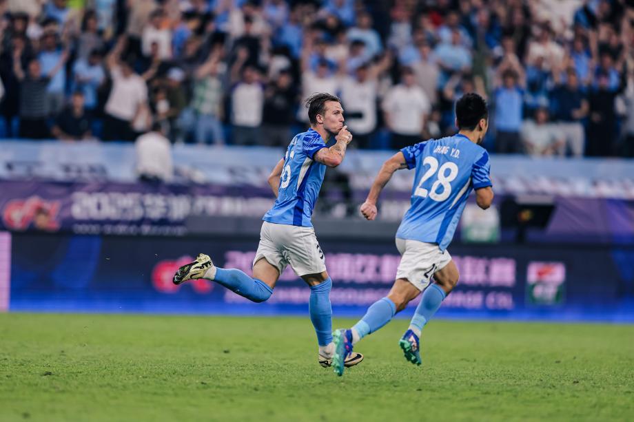 马莱莱点射破门 深圳新鹏城1-1大连英博