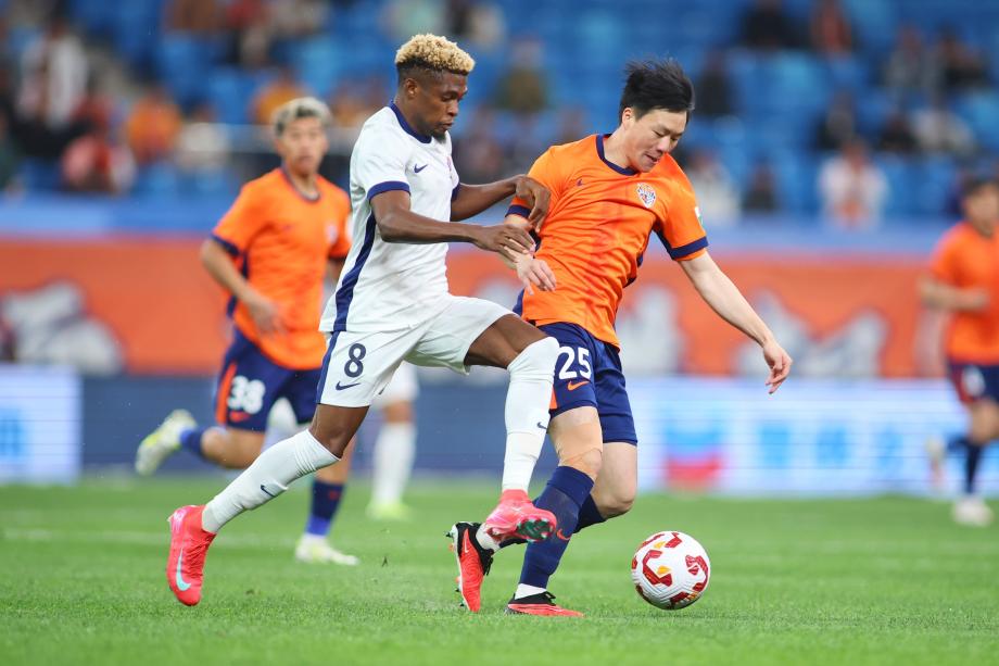 中超-恩戈姆破门 青岛海牛1-1战平梅州客家