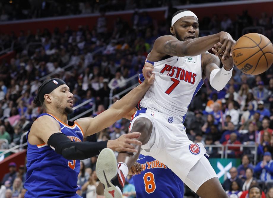 布伦森32+11 尼克斯险胜活塞取赛点