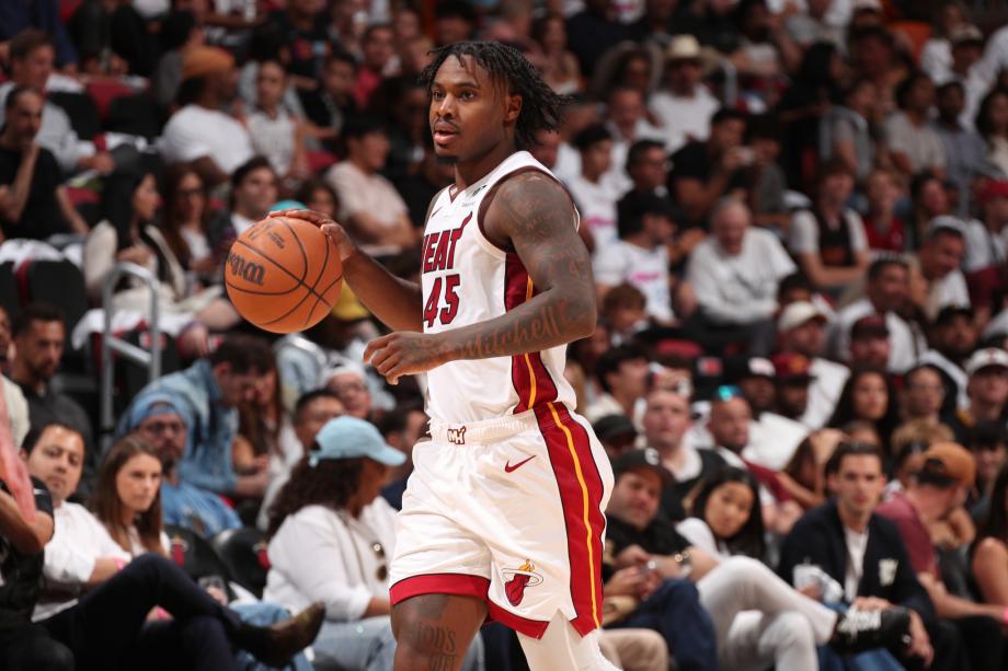 骑士138-83狂胜热火 米切尔22分5助