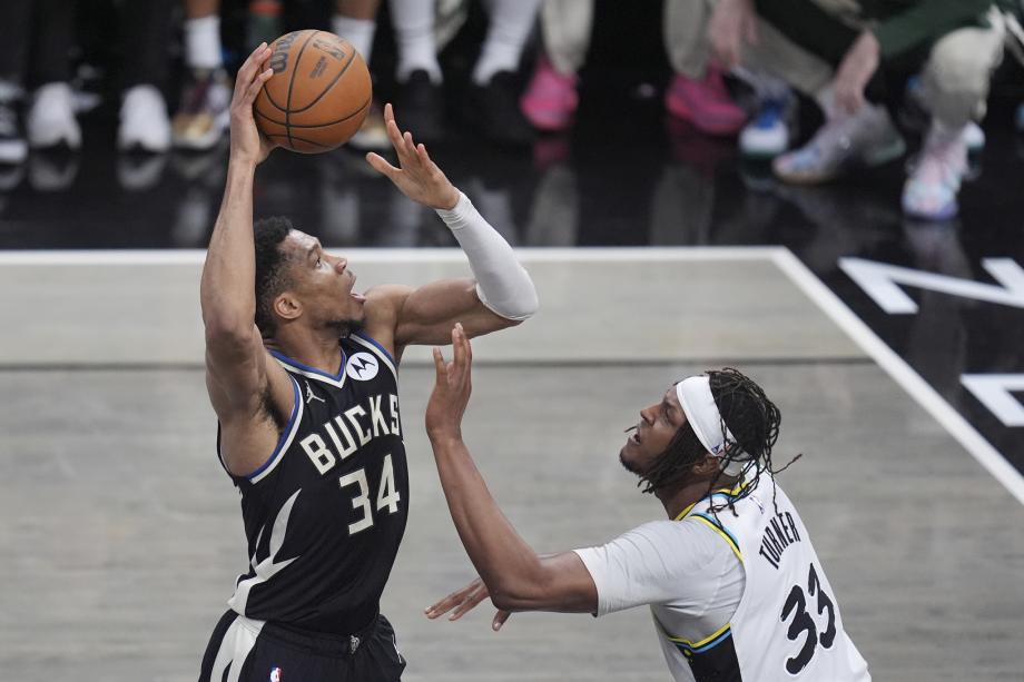 哈利伯顿1秒准绝杀 步行者险胜雄鹿