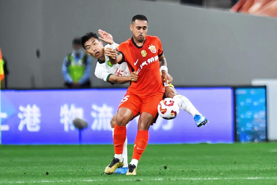 法比奥扳平林良铭建功 国安客场2-1逆转海港