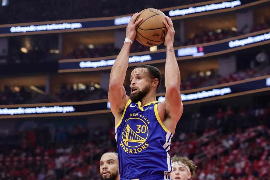 范弗里特26分库里13+7 火箭击败勇士总分2-3