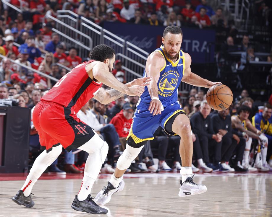 范弗里特26分库里13+7 火箭击败勇士总分2-3