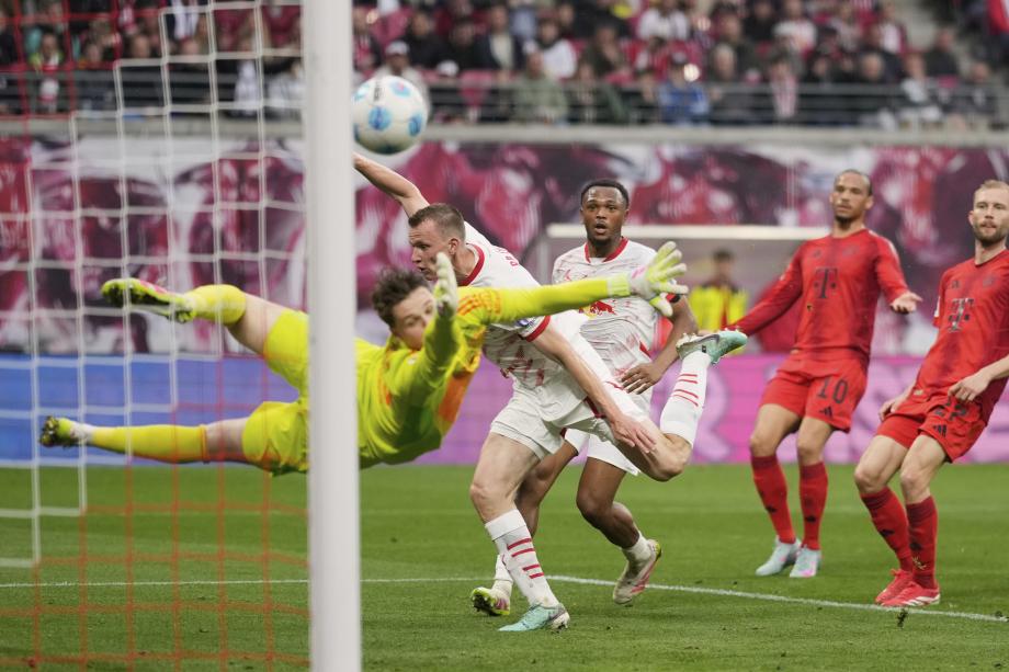 德甲-凯恩停赛 拜仁连追三球3-3遭莱比锡读秒绝平