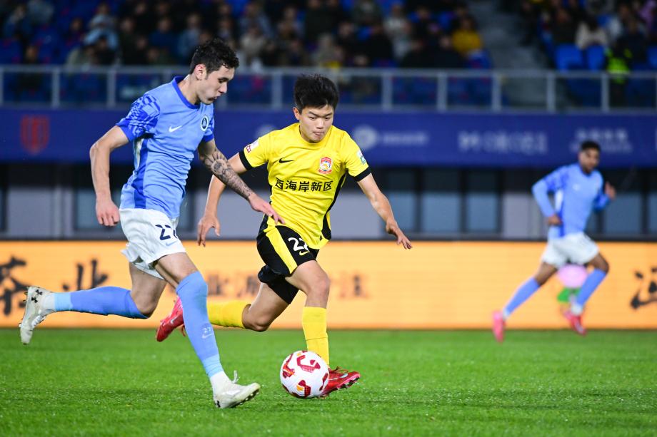 内尔松卢斯中柱 青岛西海岸0-0深圳新鹏城