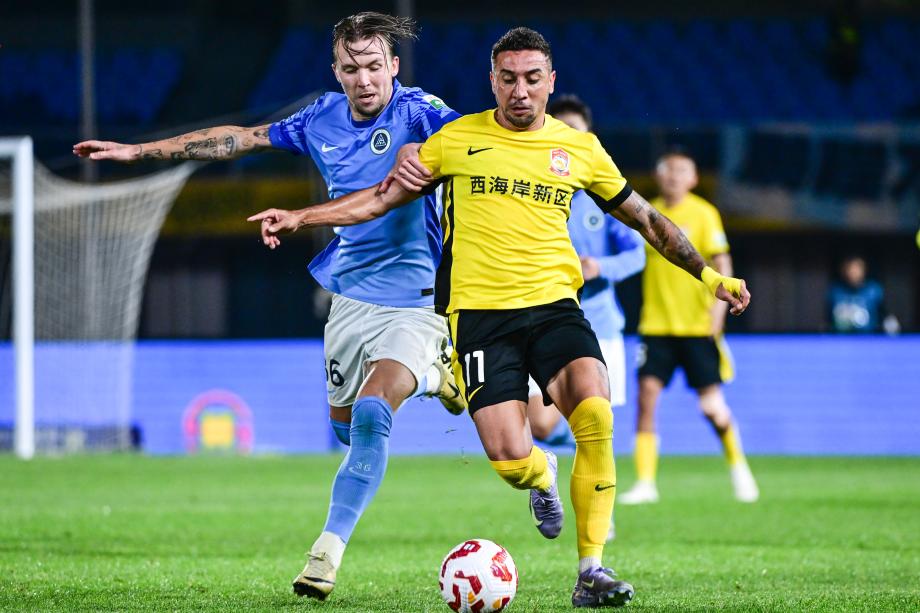 内尔松卢斯中柱 青岛西海岸0-0深圳新鹏城