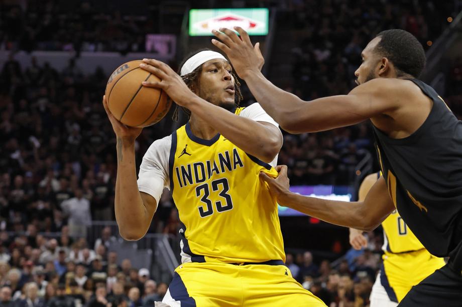 哈里伯顿31+8米切尔35分 步行者淘汰骑士进东决