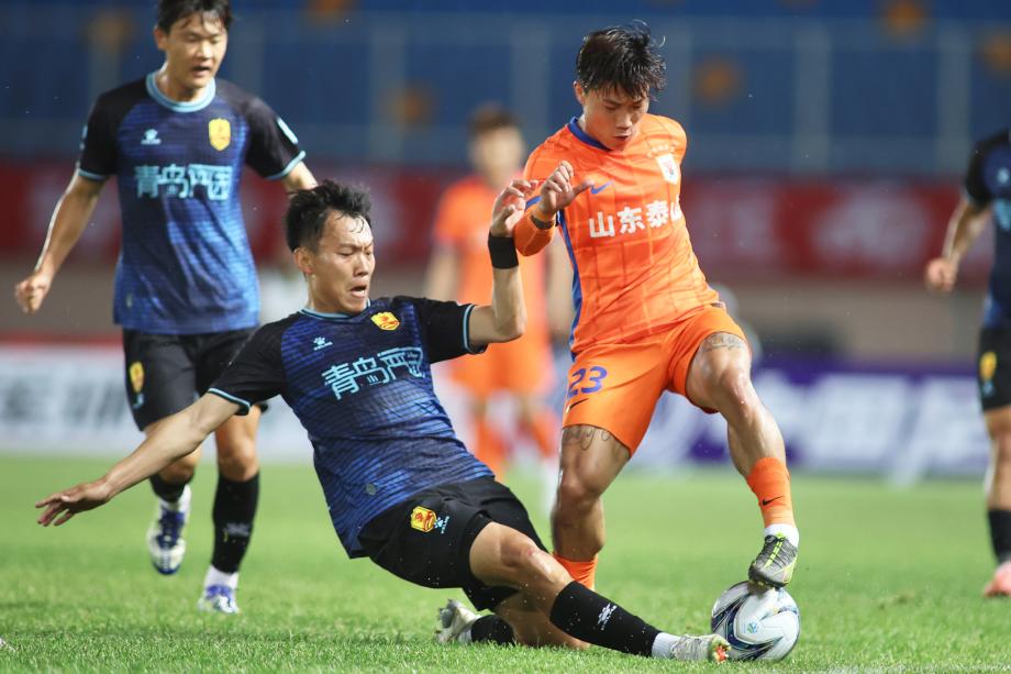 克雷桑梅开二度 山东泰山5-0大胜青岛红狮