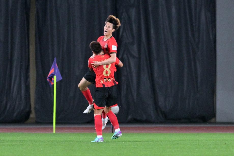 古斯塔沃双响 上海海港6-2晋级足协杯16强