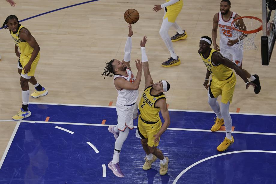 哈利伯顿31+11 步行者加时逆转胜尼克斯