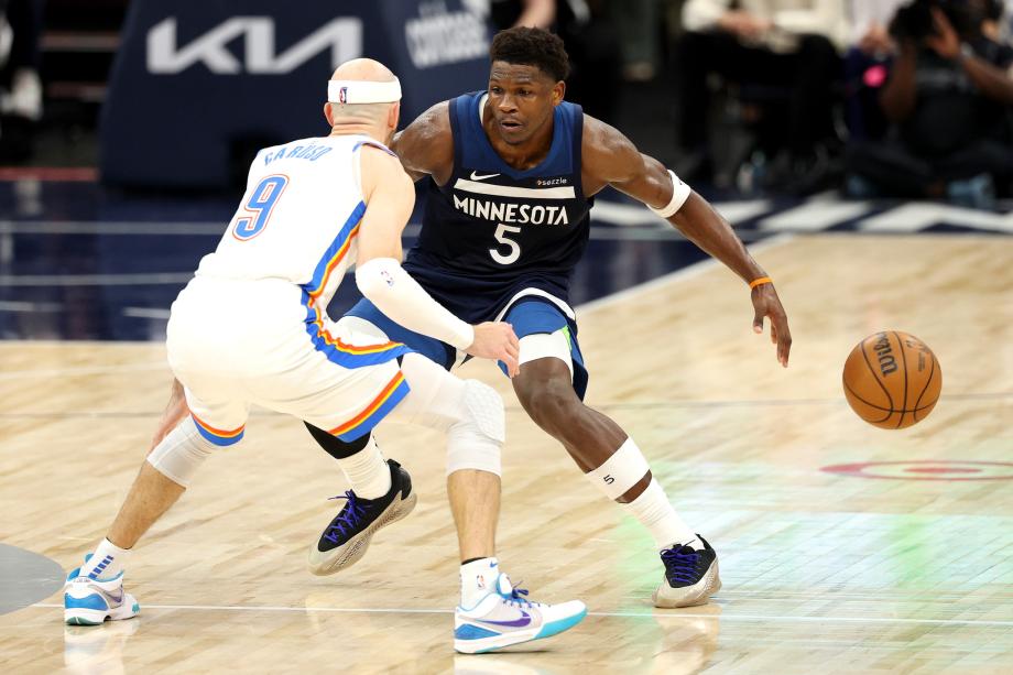 爱德华兹30+9+6 森林狼大胜雷霆总比分1-2