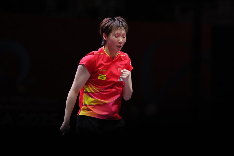 [图]王曼昱4-0胜陈幸同 晋级多哈世乒赛女单决赛