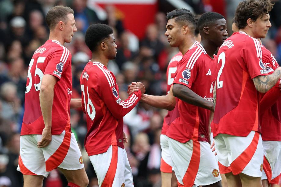 英超-阿玛德造两球 曼联2-0十人维拉联赛第15收官